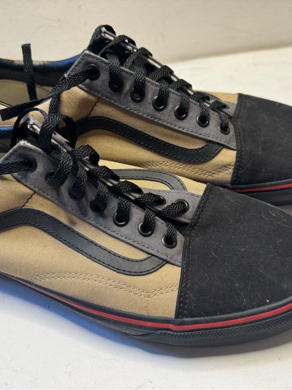Men's Black and Tan Low-Top Canvas Sneakers